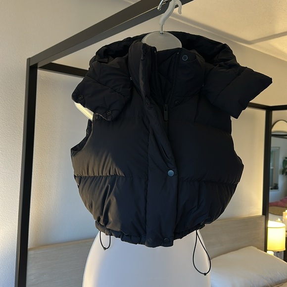 Lululemon Wunder Puff Super-Cropped Vest in Black RARE, Size 4 - Picture 10 of 13